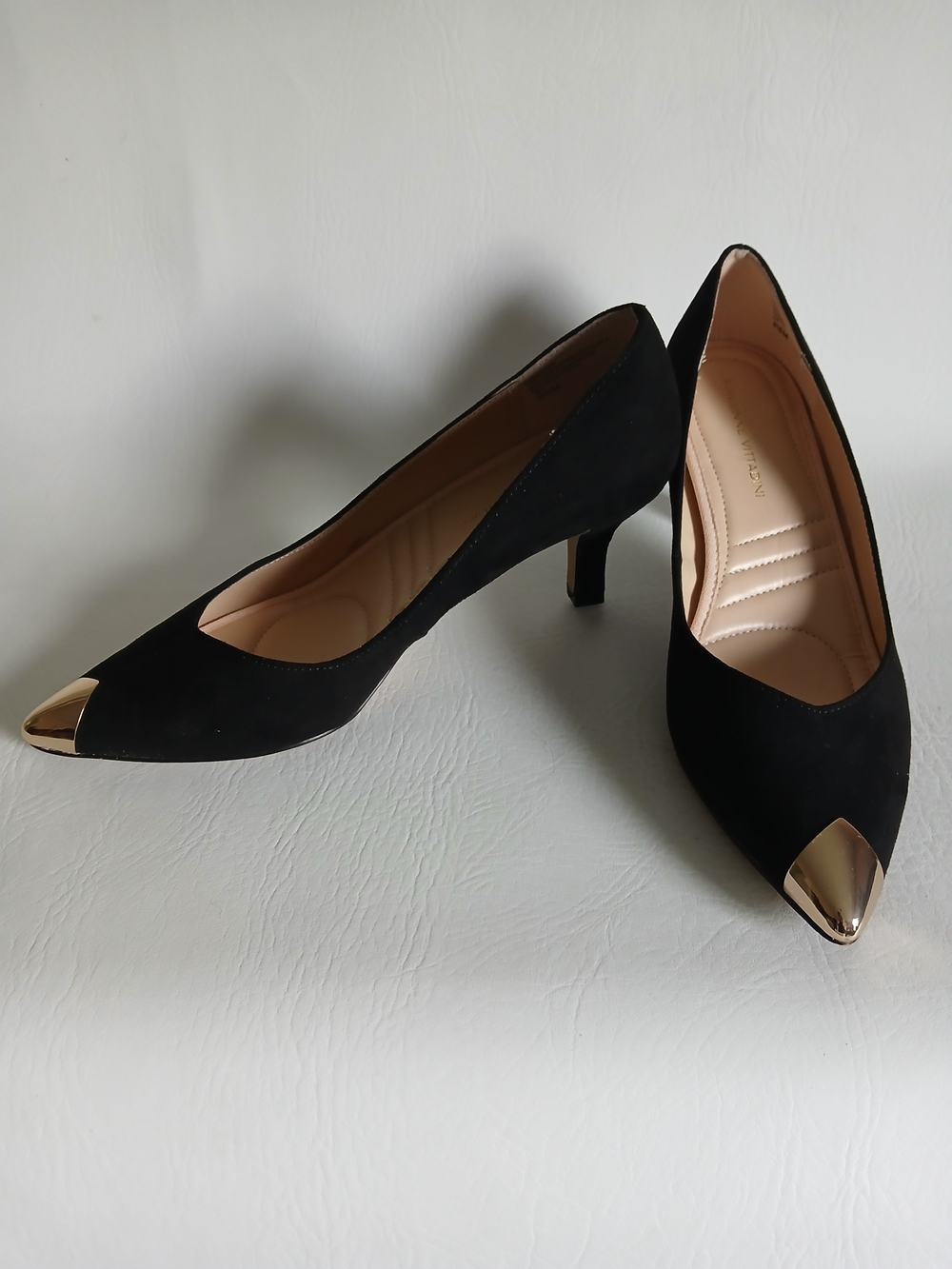 Adrienne Vittadini Black Pointed Pumps with Gold Cap Toe Detail Sz8.5M